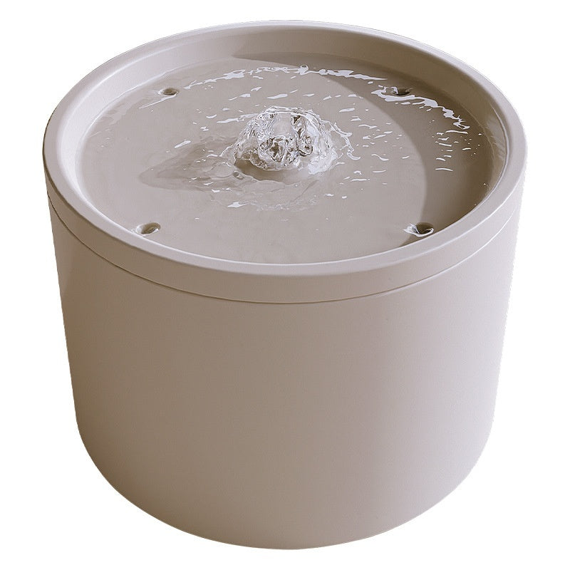 Fontanella in ceramica Ninfeo color Gesso su sfondo bianco
